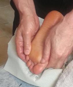 Diabetic_foot_massage_Neuropathy_in_feet_Peripheral_neuropathy_treatment
